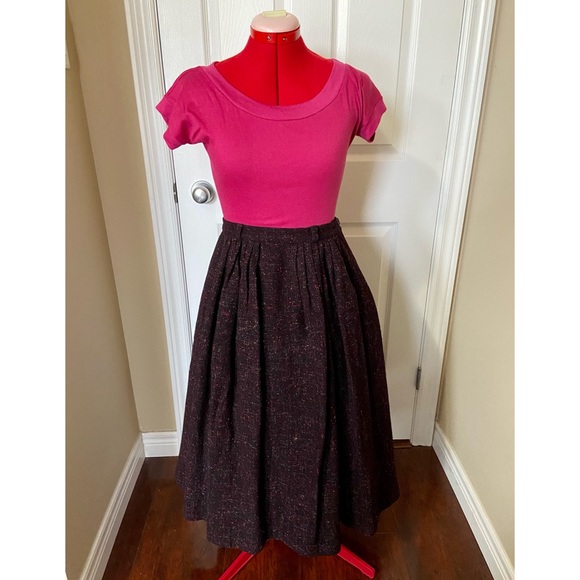 Vintage 1950’s Brown fleck (red, yellow, blue, pink) pleated wool skirt. - Picture 1 of 6